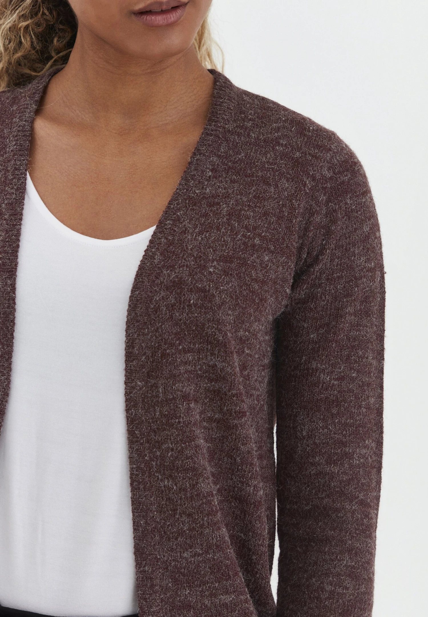 OXMO Oxnena - Chaqueta De Punto - Vineyard Wine 4 OXMO Oxnena - Chaqueta De Punto - Vineyard Wine - Imagen 4