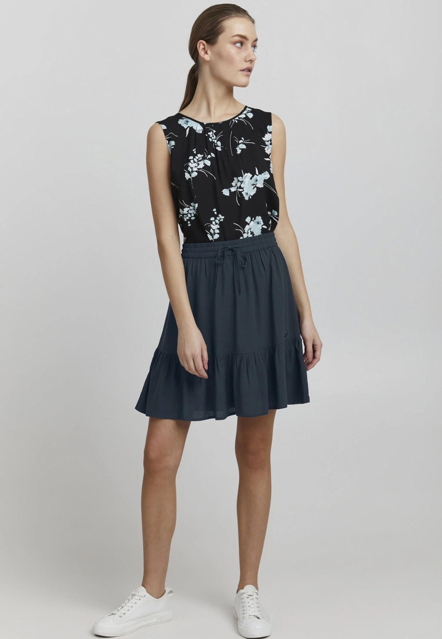 OXMO Oxeira - Falda Acampanada - Total Eclipse 2 OXMO Oxeira - Falda Acampanada - Total Eclipse - Imagen 2