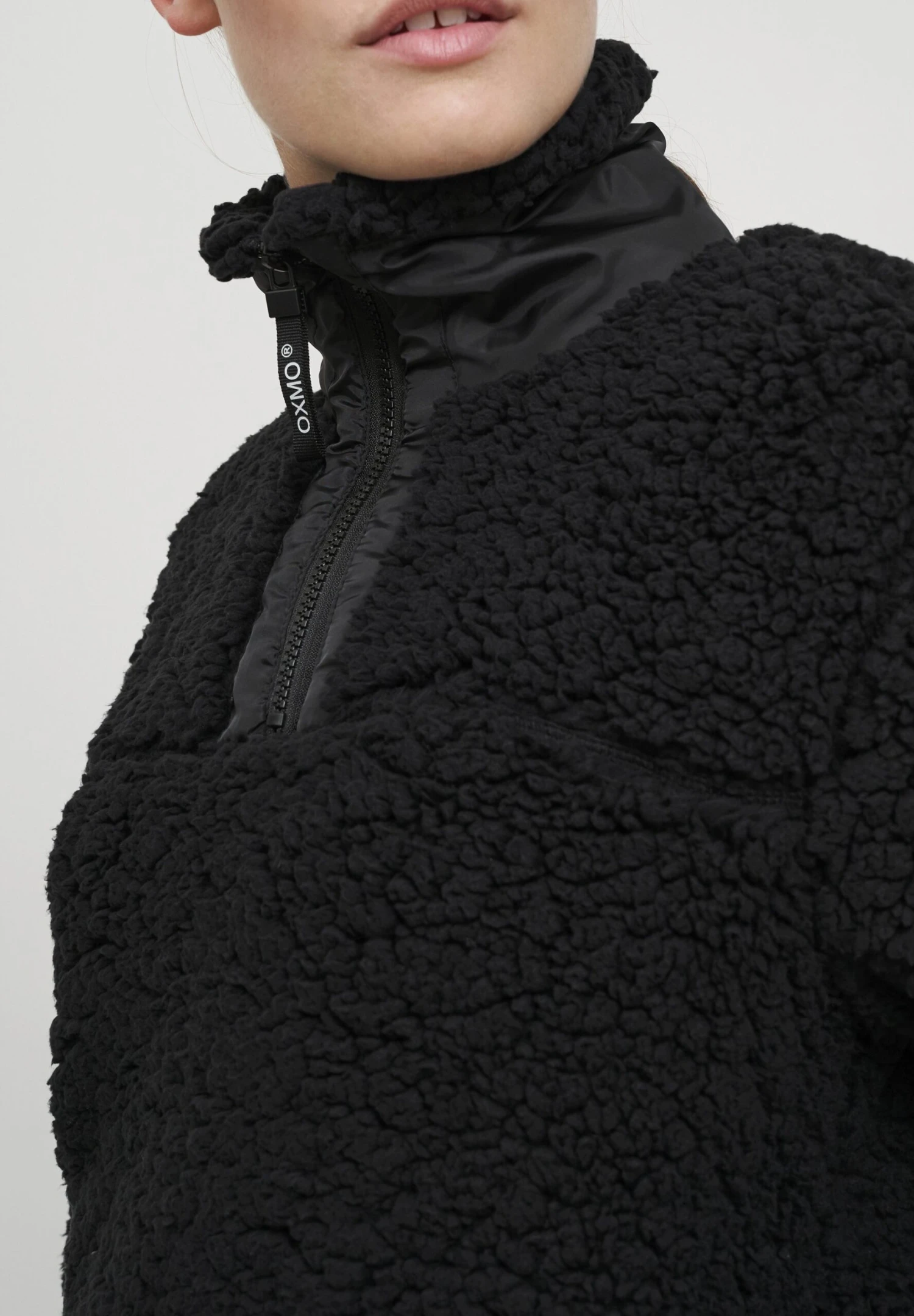 OXMO Oxelina - Forro Polar - Black 4 OXMO Oxelina - Forro Polar - Black - Imagen 4