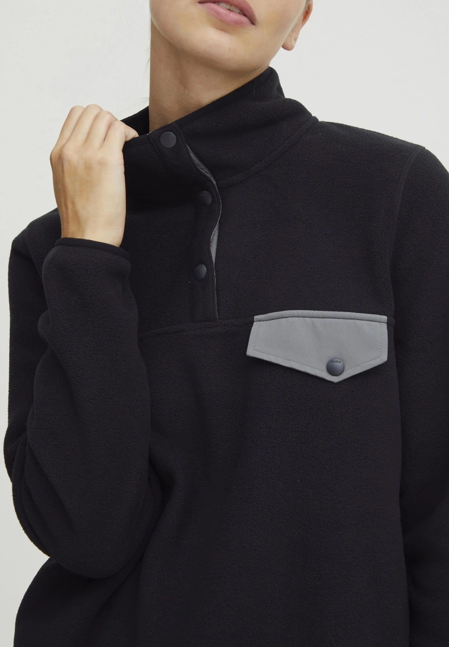 OXMO Oxnyfine - Forro Polar - Black 4 OXMO Oxnyfine - Forro Polar - Black - Imagen 4