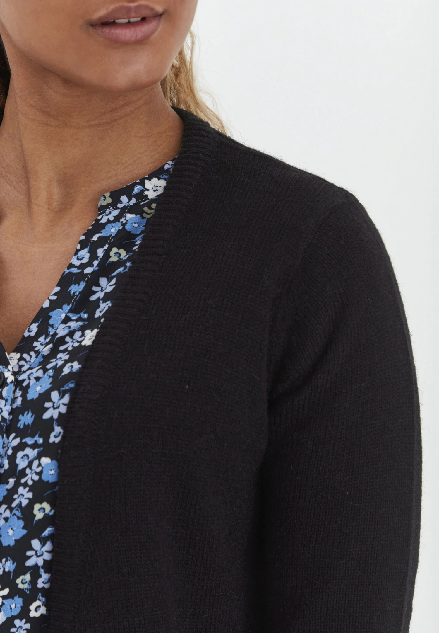 OXMO Oxnena - Chaqueta De Punto - Black 4 OXMO Oxnena - Chaqueta De Punto - Black - Imagen 4