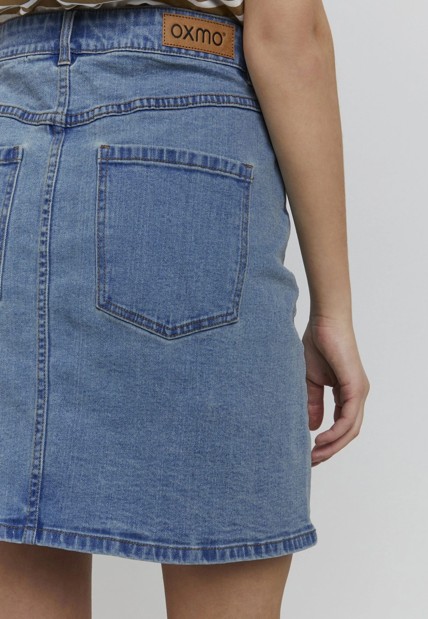 OXMO Frigga - Falda Acampanada - Light Blue Denim 5 OXMO Frigga - Falda Acampanada - Light Blue Denim - Imagen 5