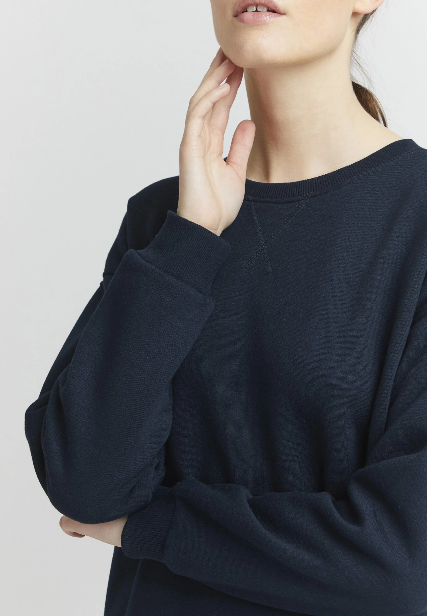 OXMO Holly - Vestido Informal - Total Eclipse 4 OXMO Holly - Vestido Informal - Total Eclipse - Imagen 4