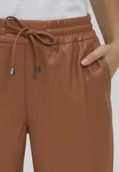 OXMO Paulia - Pantalones - Toffee -OXMO Tienda En Línea 24eec4d9efc04d48b0117779056fbe2f