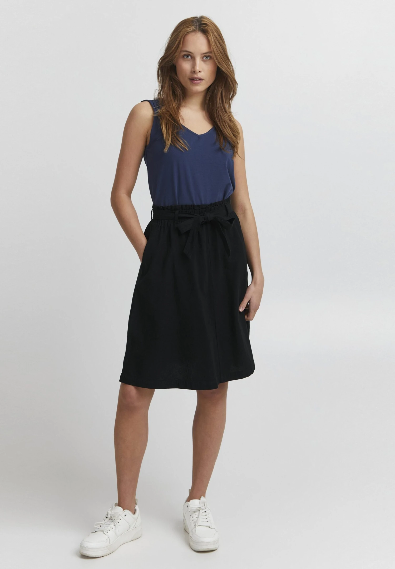 OXMO Lerke - Falda Acampanada - Black 2 OXMO Lerke - Falda Acampanada - Black - Imagen 2