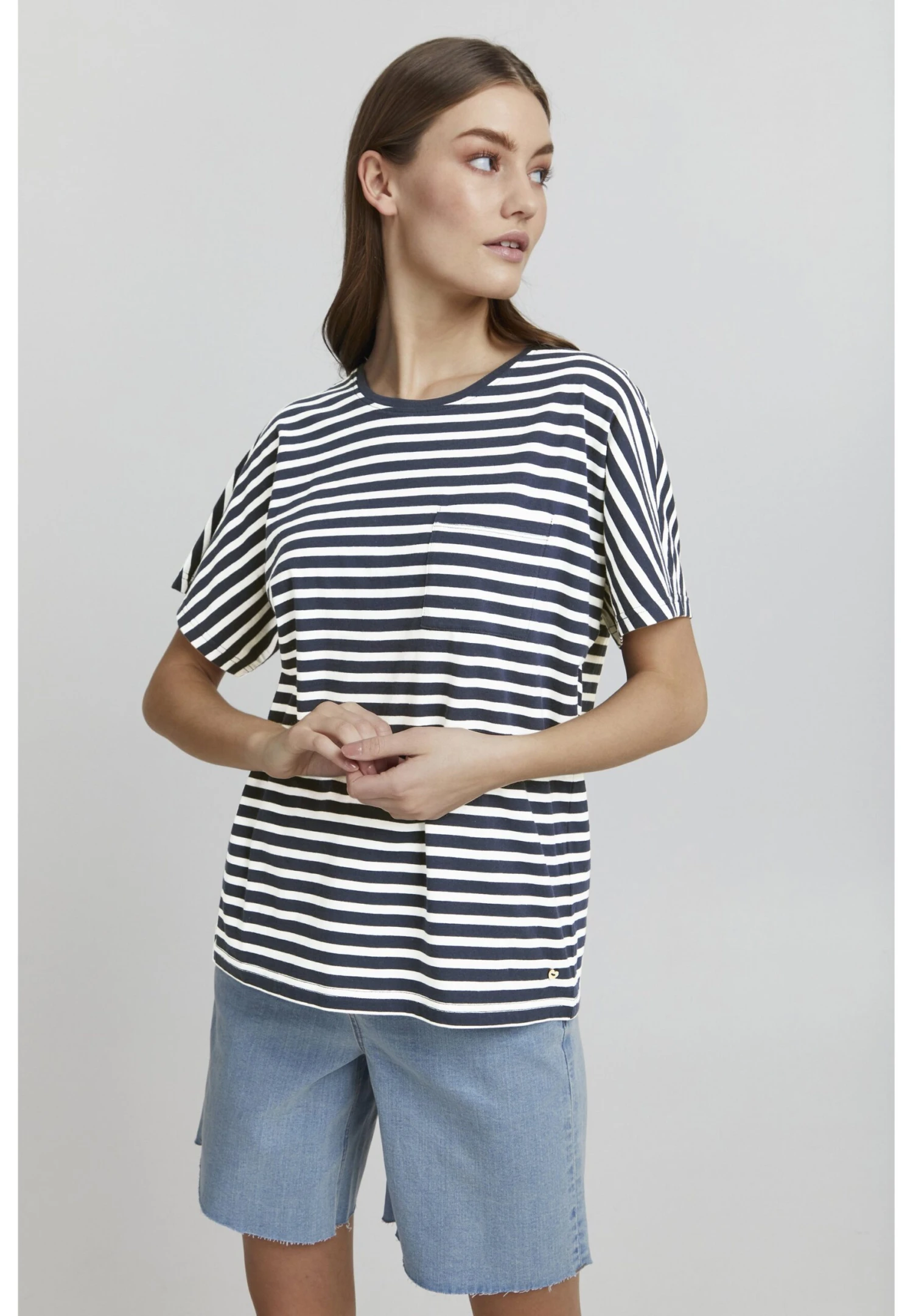 OXMO Oxsteffi - Camiseta Estampada - Total Eclipse 1 OXMO Oxsteffi - Camiseta Estampada - Total Eclipse