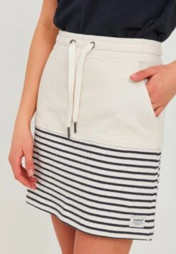 OXMO Oxpippa - Minifalda - Insignia B 9 OXMO Oxpippa - Minifalda - Insignia B -OXMO Tienda En Línea 3683fb5301cb429c859c8b8b5e73a4d3