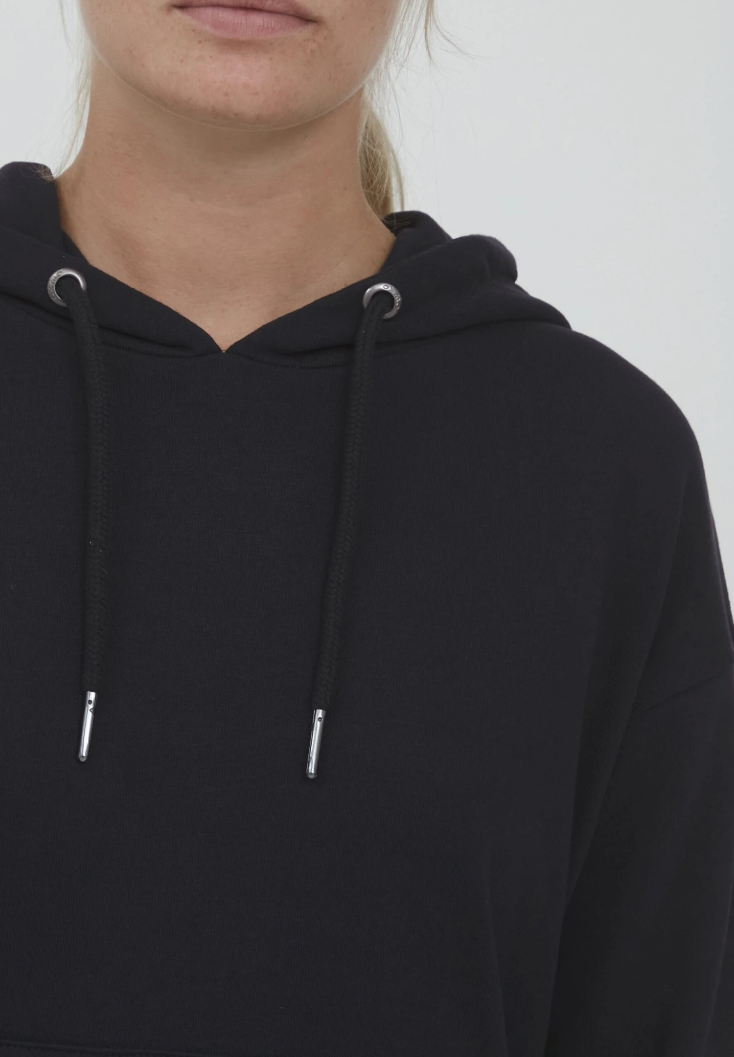 OXMO Oxgreta - Jersey Con Capucha - Black 4 OXMO Oxgreta - Jersey Con Capucha - Black - Imagen 4