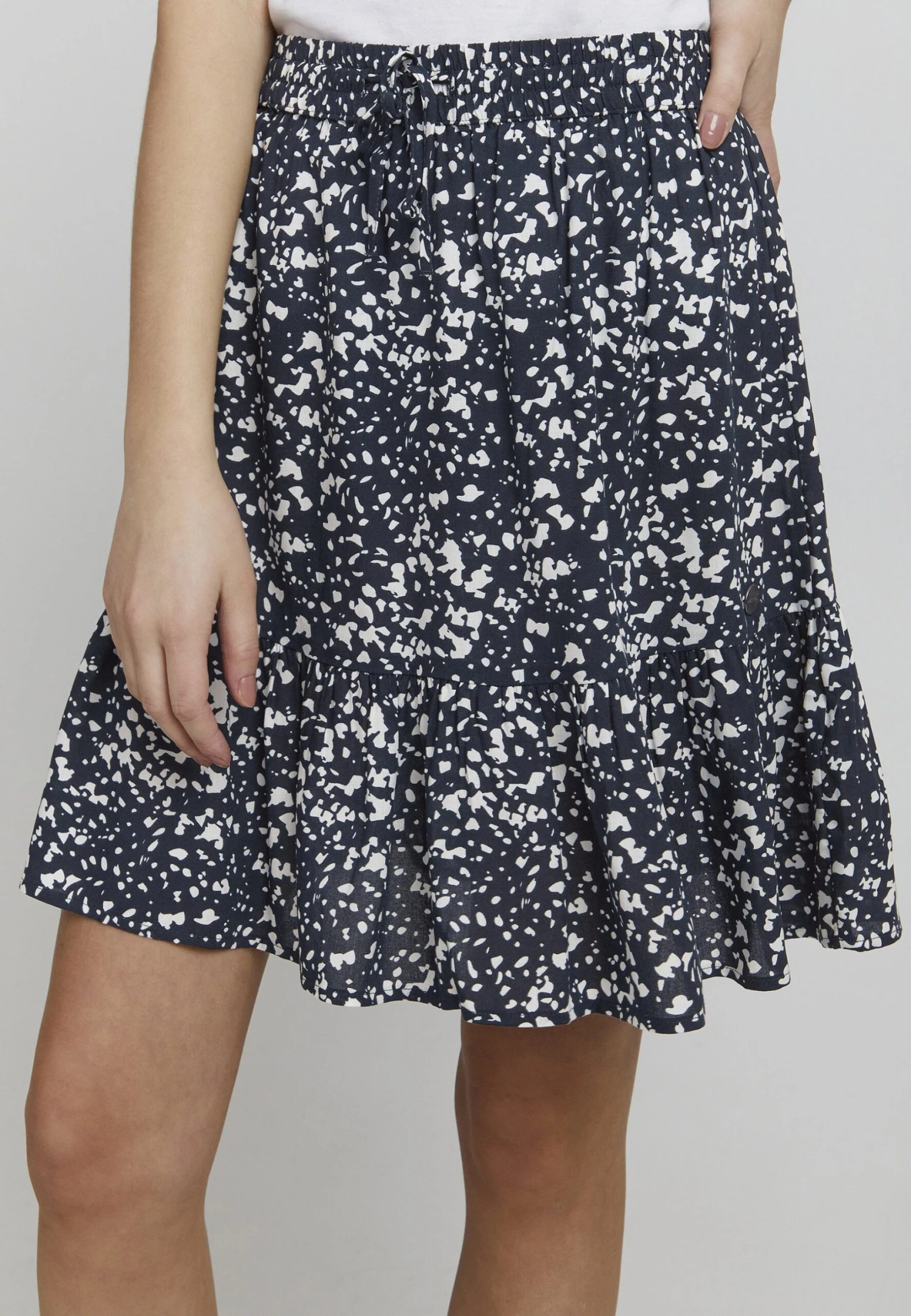 OXMO Oxeira - Falda Acampanada - Total Eclipse Mix 1 OXMO Oxeira - Falda Acampanada - Total Eclipse Mix