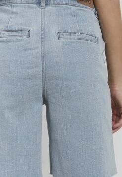 OXMO Shorts Vaqueros - Light Blue Denim -OXMO Tienda En Línea 7b4bcf9a36f142169c6ac715a6ee1605