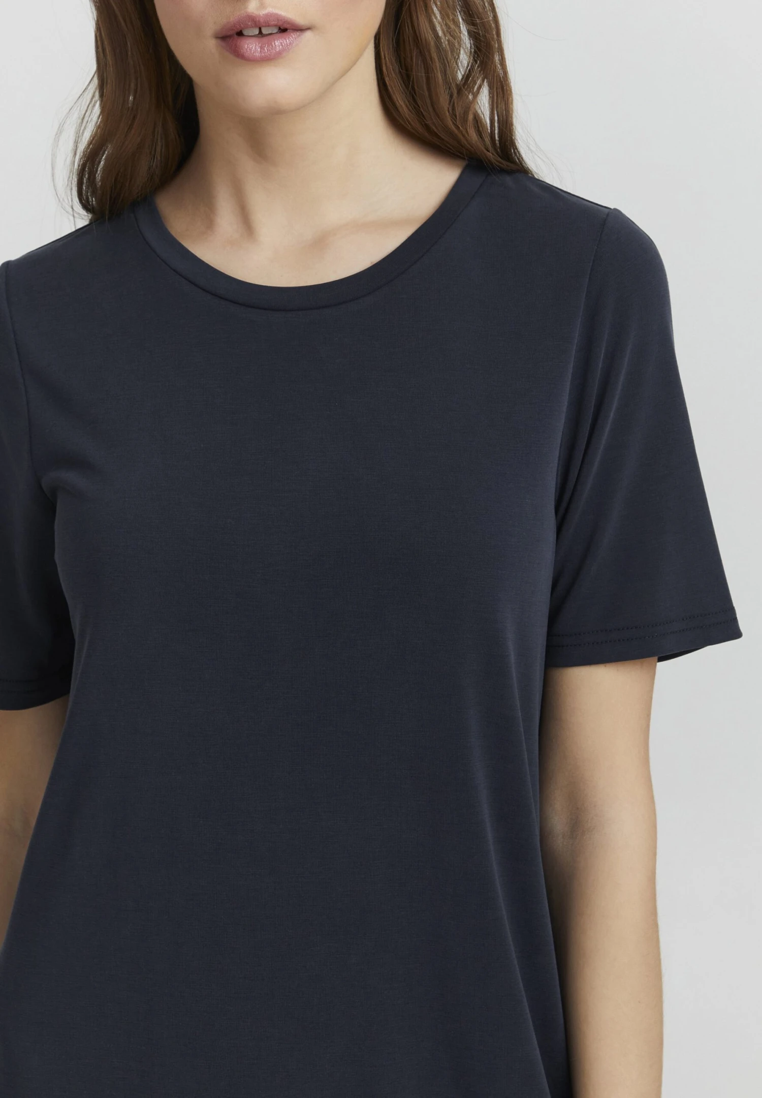 OXMO Brinja - Vestido Ligero - Total Eclipse 4 OXMO Brinja - Vestido Ligero - Total Eclipse - Imagen 4