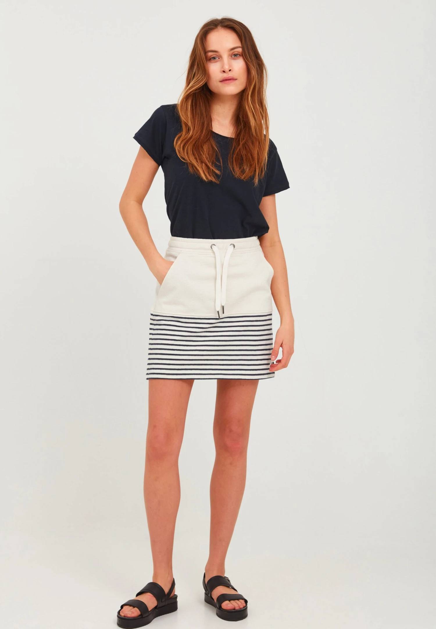 OXMO Oxpippa - Minifalda - Insignia B 2 OXMO Oxpippa - Minifalda - Insignia B - Imagen 2