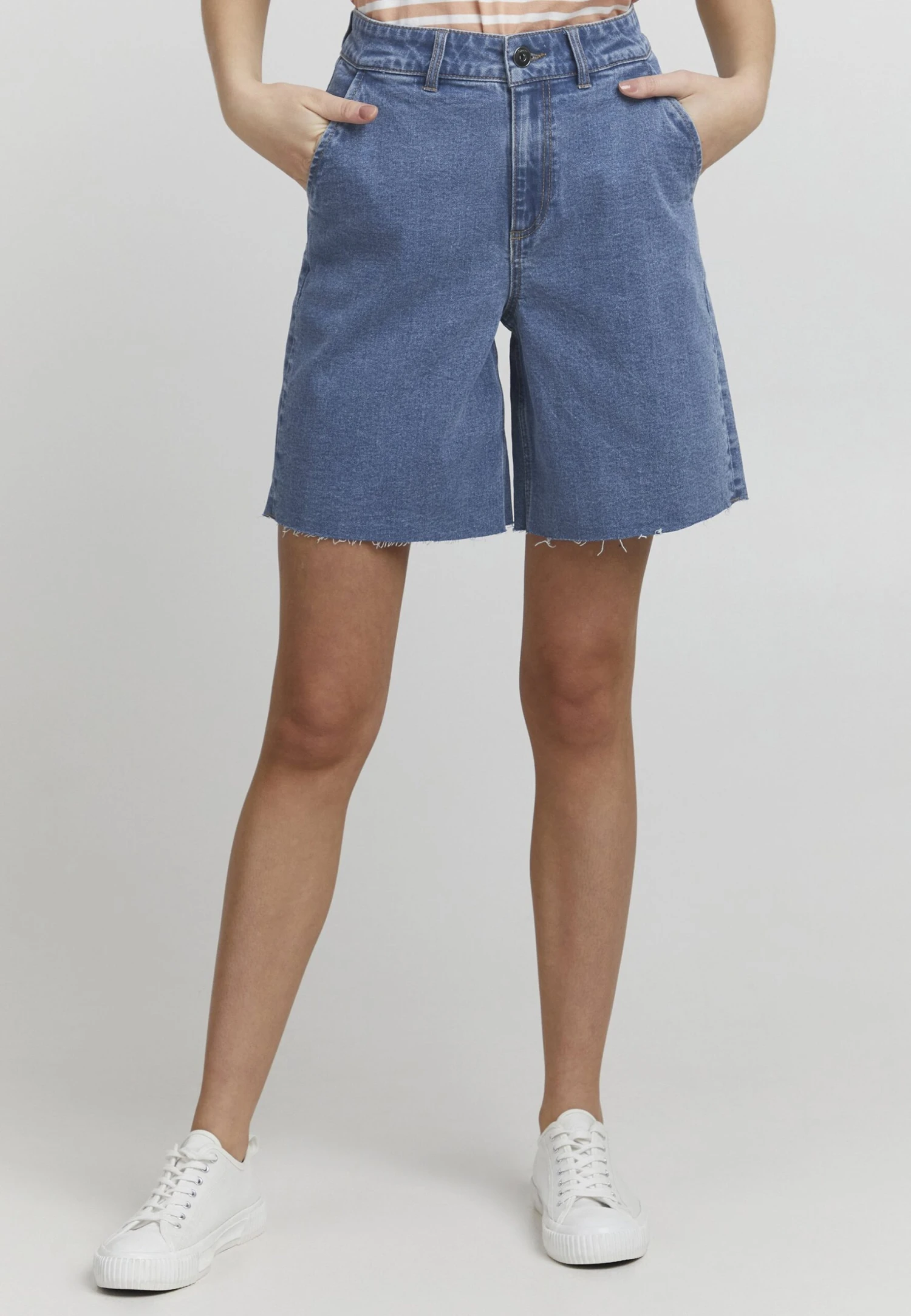OXMO Shorts Vaqueros - Mid Blue Denim 1 OXMO Shorts Vaqueros - Mid Blue Denim
