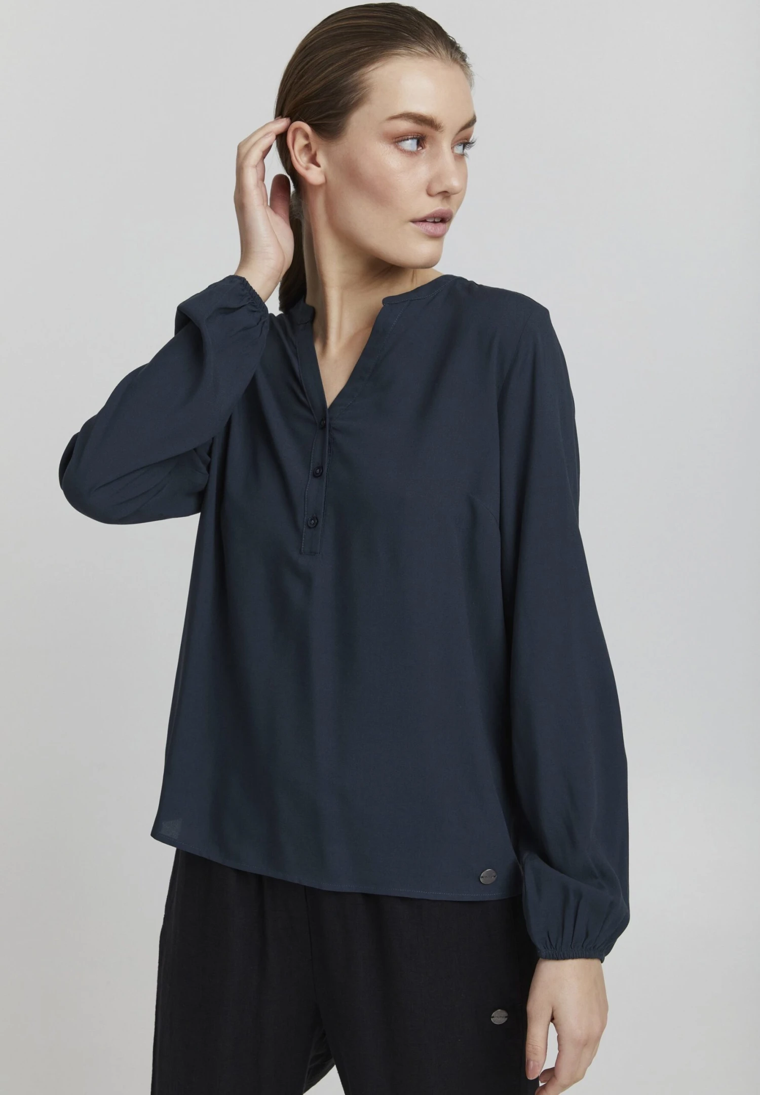 OXMO Elvy - Blusa - Total Eclipse 1 OXMO Elvy - Blusa - Total Eclipse