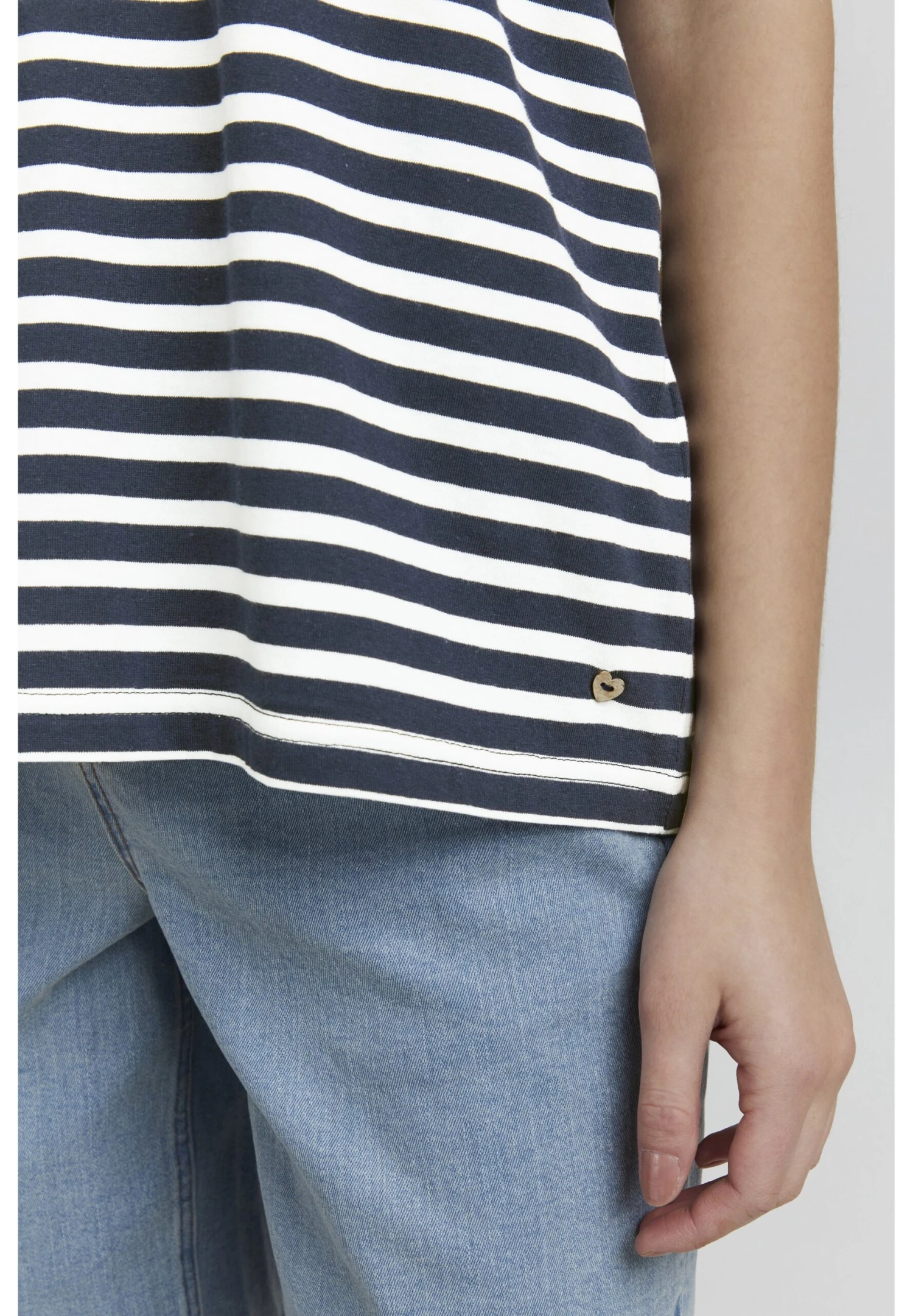 OXMO Oxsteffi - Camiseta Estampada - Total Eclipse 5 OXMO Oxsteffi - Camiseta Estampada - Total Eclipse - Imagen 5