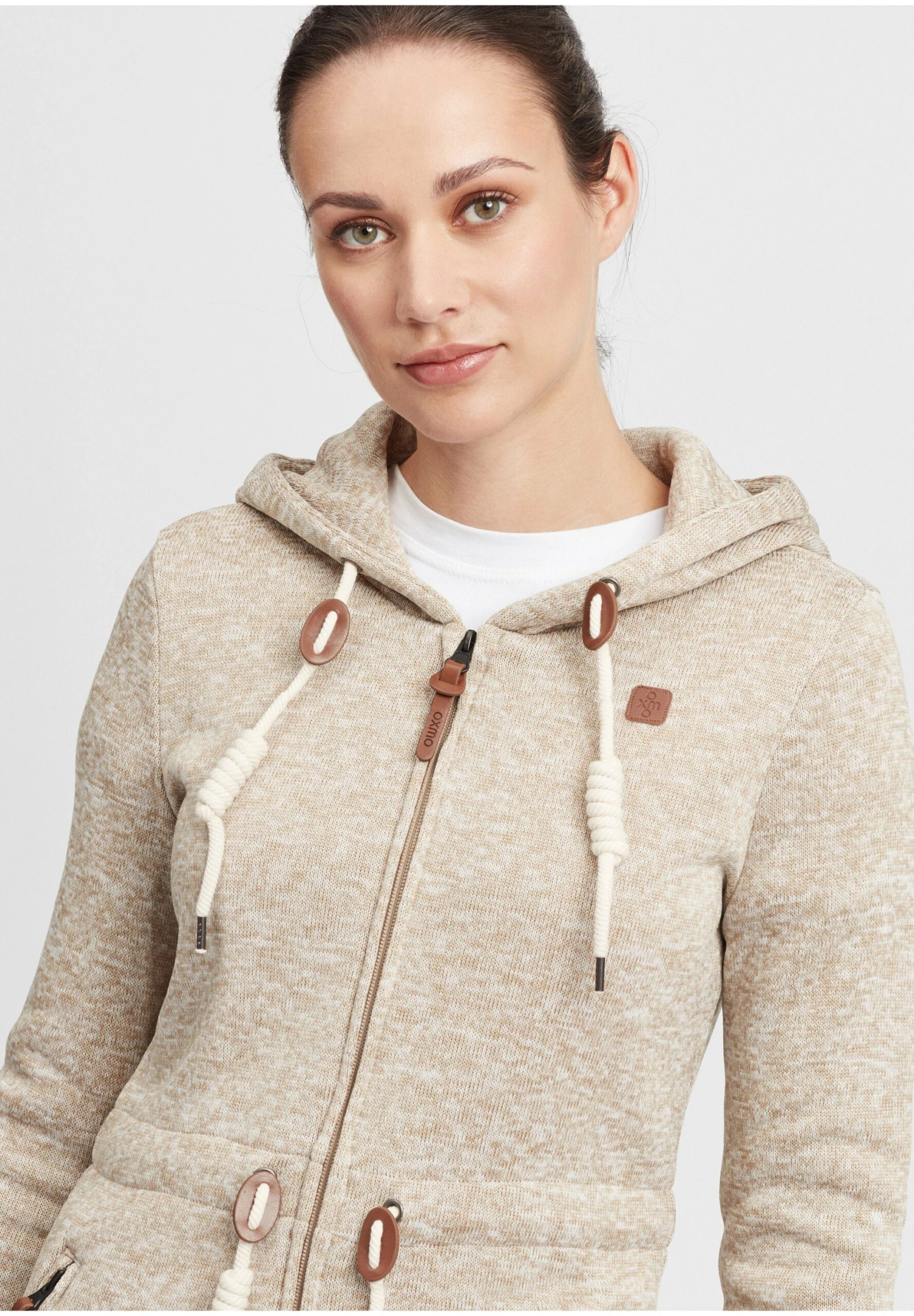 OXMO Oxthora - Abrigo Corto - Dune 4 OXMO Oxthora - Abrigo Corto - Dune - Imagen 4