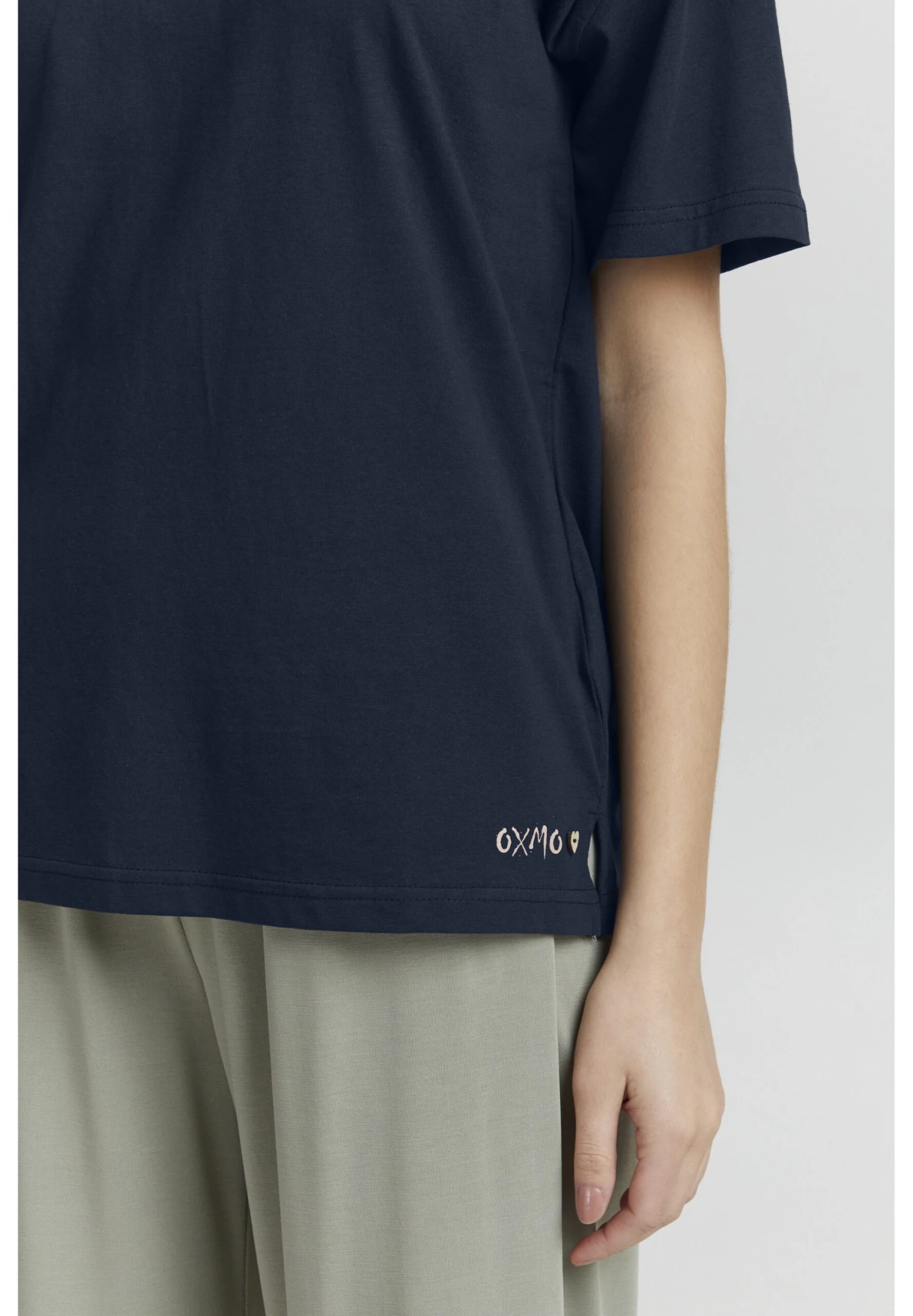 OXMO Pinala - Camiseta Básica - Total Eclipse 5 OXMO Pinala - Camiseta Básica - Total Eclipse - Imagen 5