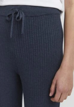 OXMO Oxrie - Pantalones - Total Eclipse 9 OXMO Oxrie - Pantalones - Total Eclipse -OXMO Tienda En Línea bb82873be1b6465c80d78d263e246d66