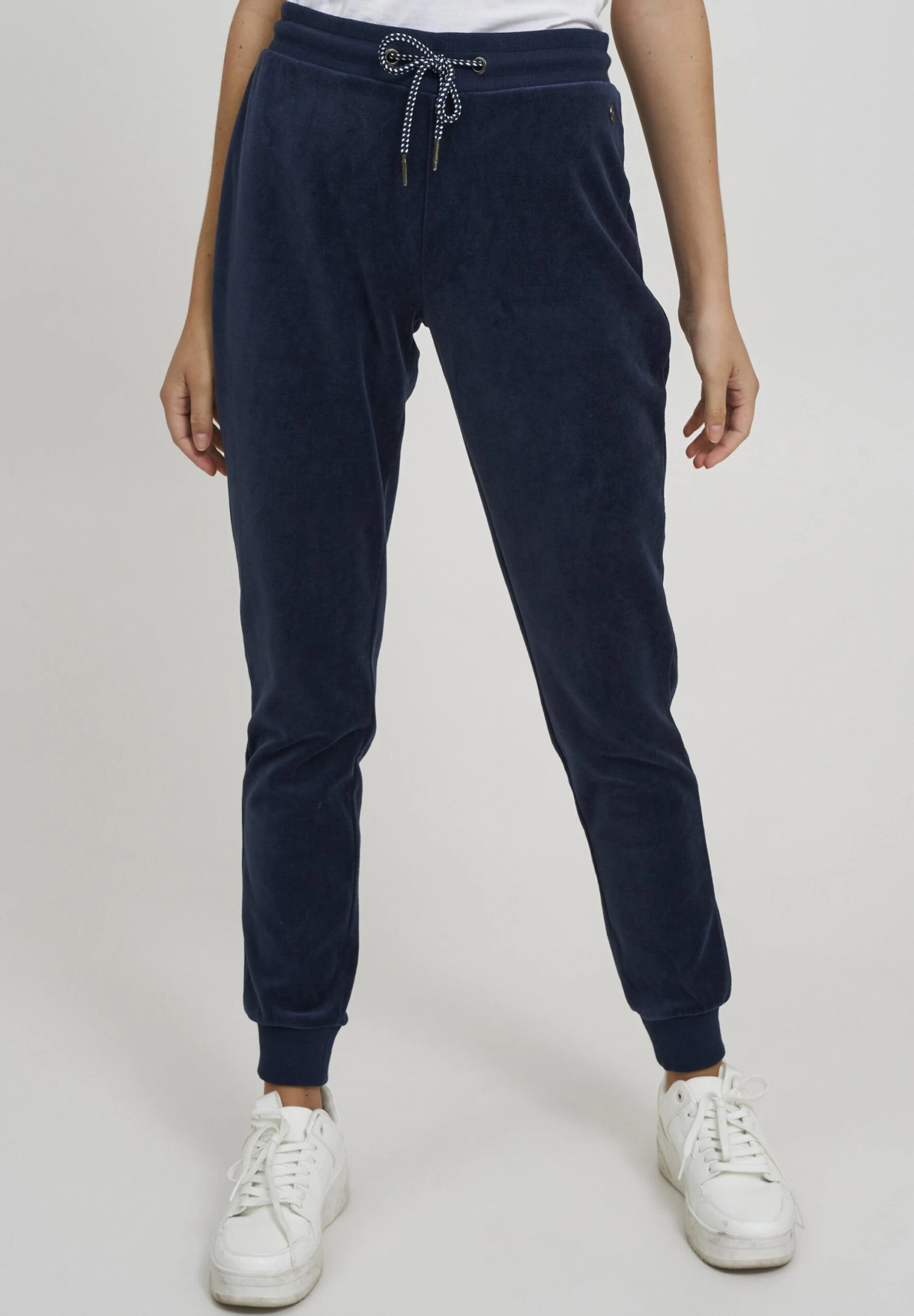 OXMO Oxnikita - Pantalones Deportivos - Insignia B 1 OXMO Oxnikita - Pantalones Deportivos - Insignia B