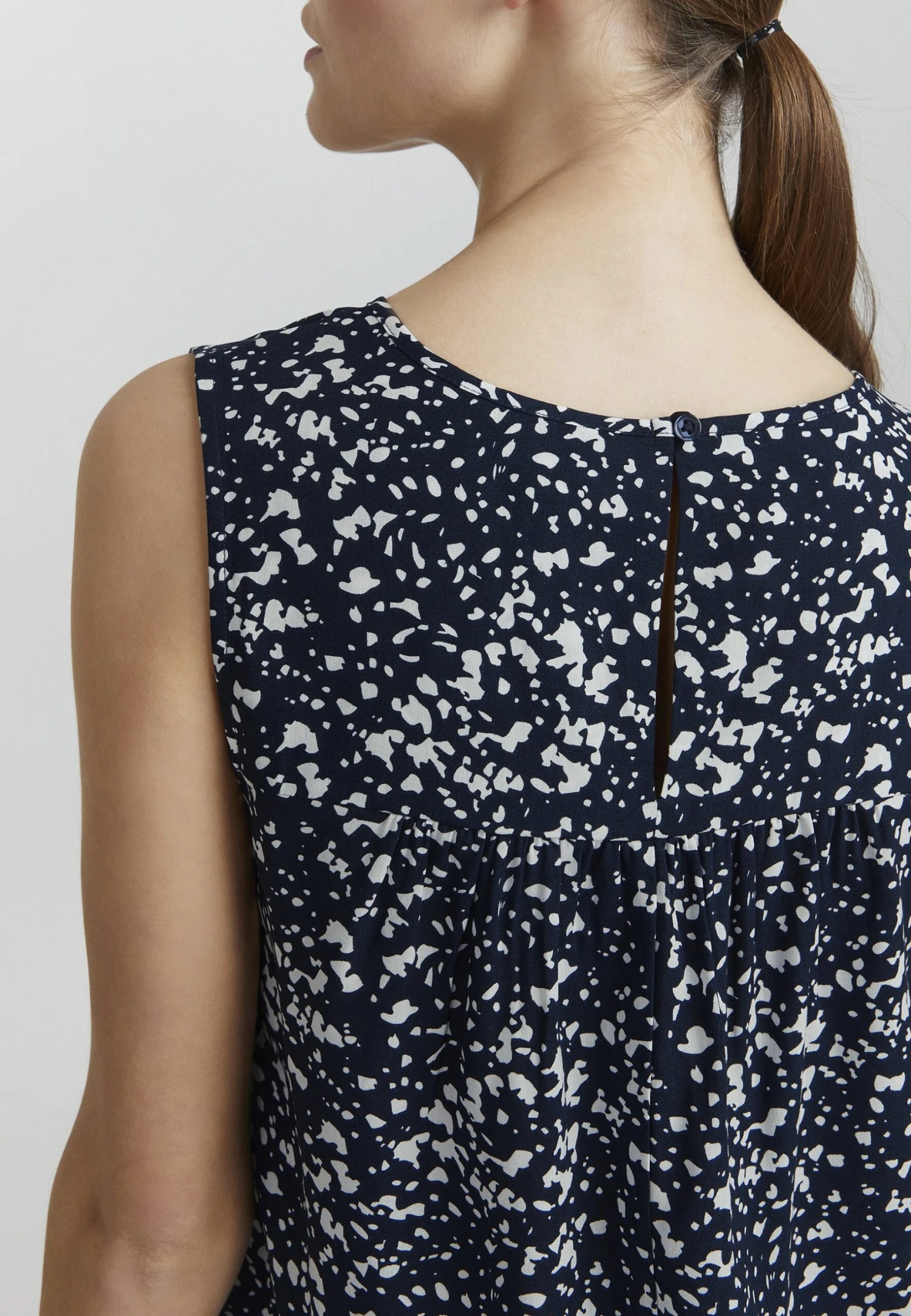 OXMO Esja - Blusa - Total Eclipse Mix 5 OXMO Esja - Blusa - Total Eclipse Mix - Imagen 5