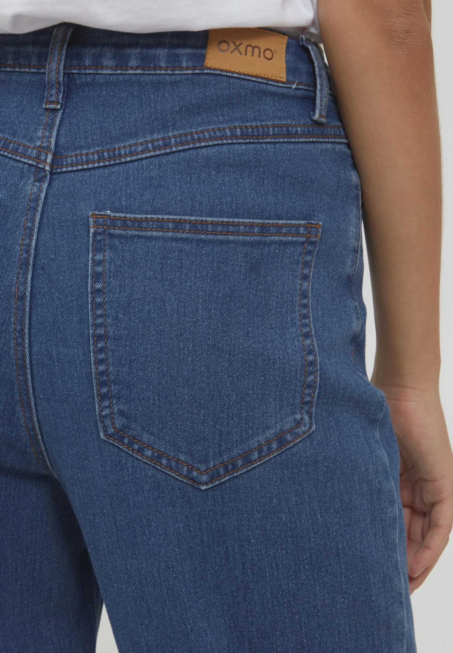 OXMO Oxanne - Vaqueros Rectos - Mid Blue Denim 5 OXMO Oxanne - Vaqueros Rectos - Mid Blue Denim - Imagen 5