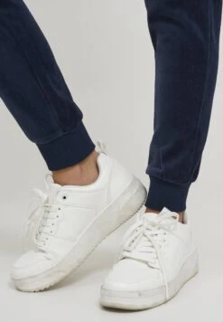 OXMO Oxnikita - Pantalones Deportivos - Insignia B 10 OXMO Oxnikita - Pantalones Deportivos - Insignia B -OXMO Tienda En Línea d68c3f24505646f5b370b7abacfcf768