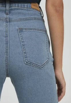 OXMO Oxanni - Vaqueros A Campana - Ligth Blue Denim -OXMO Tienda En Línea d69d1063b10444669768d0ef9ae42d61