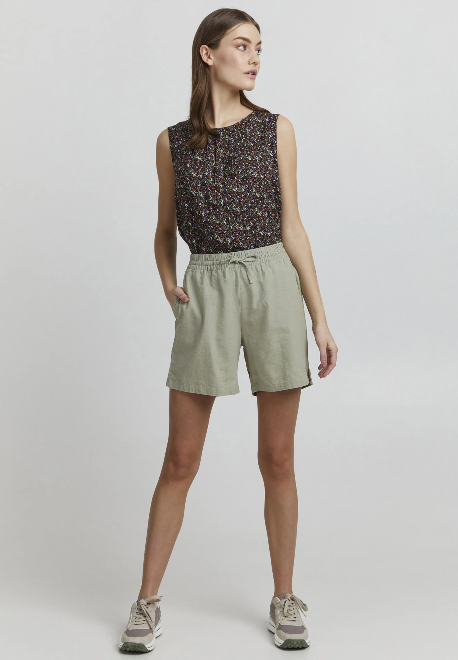 OXMO Shorts - Seagrass 2 OXMO Shorts - Seagrass - Imagen 2