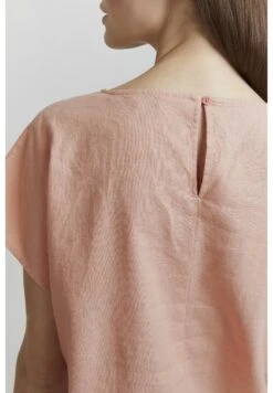 OXMO Arnora - Blusa - Coral Cloud 8 OXMO Arnora - Blusa - Coral Cloud -OXMO Tienda En Línea dc4d8e7bc035472e891f45ca5178b446