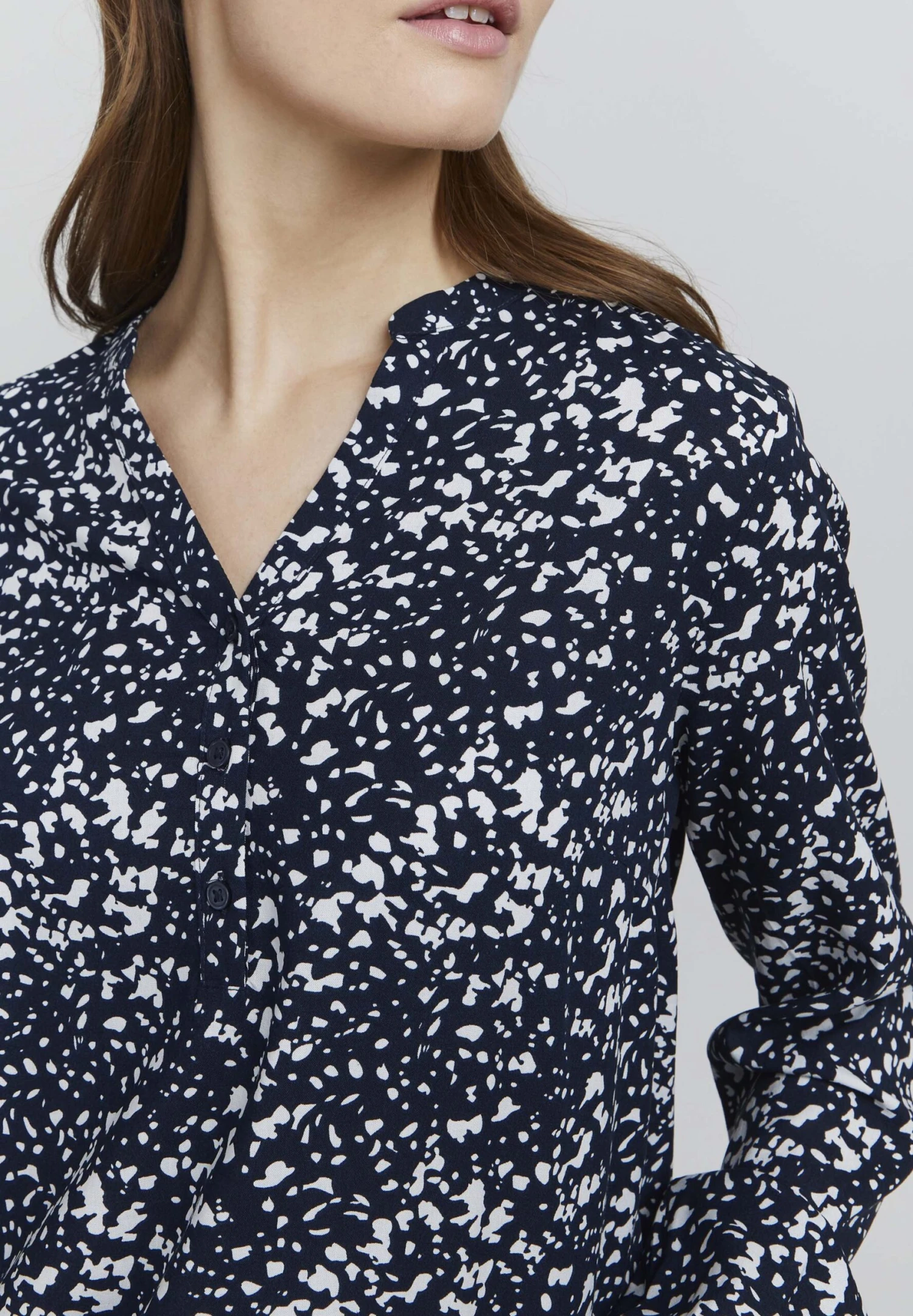 OXMO Elvy - Blusa - Total Eclipse Mix 4 OXMO Elvy - Blusa - Total Eclipse Mix - Imagen 4