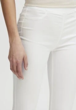 OXMO Oxkeana - Shorts Vaqueros - Optical White -OXMO Tienda En Línea e61cf0b246a745098ac6bb795bd40f56