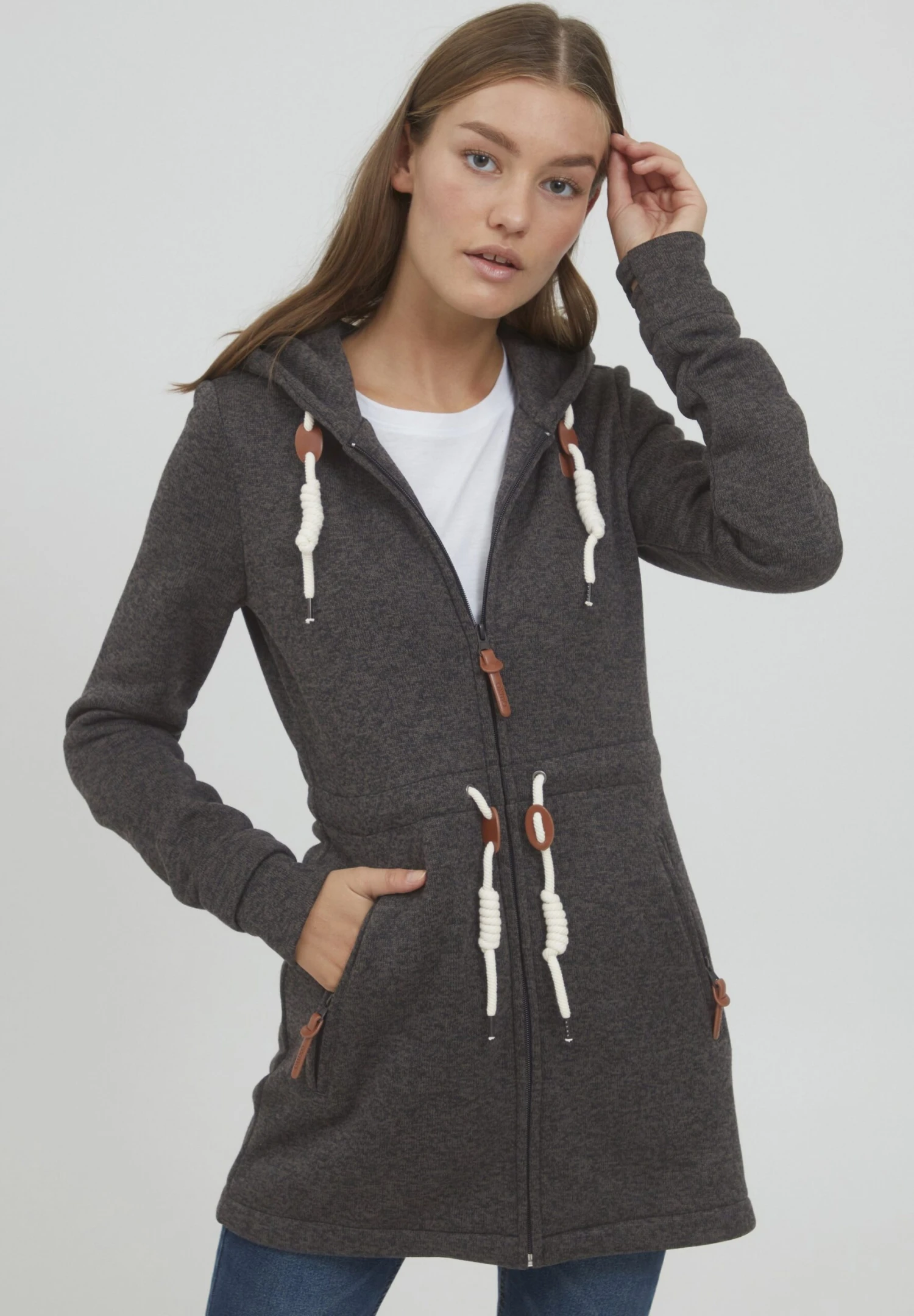 OXMO Oxthora - Abrigo Corto - True Black 1 OXMO Oxthora - Abrigo Corto - True Black