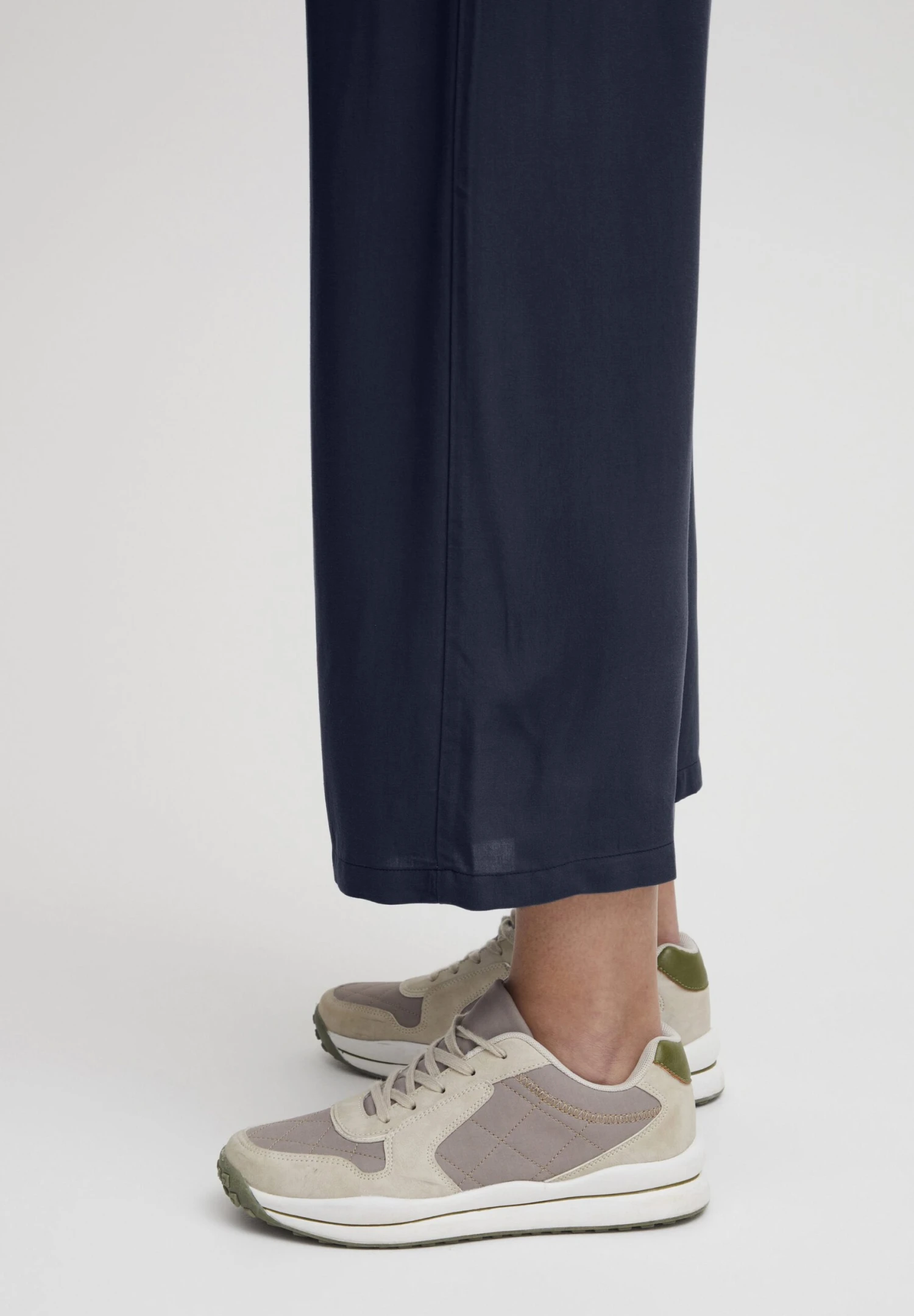 OXMO Oxelisabeth - Pantalones - Total Eclipse 5 OXMO Oxelisabeth - Pantalones - Total Eclipse - Imagen 5